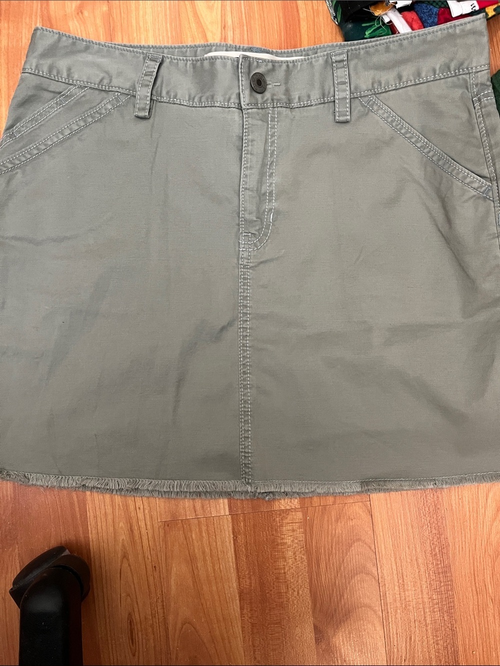 Gap Jeans Women’s Olive Green Skirt with Raw Edge Size 8